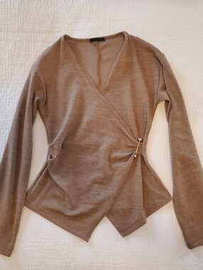 Zara Knit V-neck Long Sleeved Wrap Top with Gold-tone Side Pin. Taupe Beige
